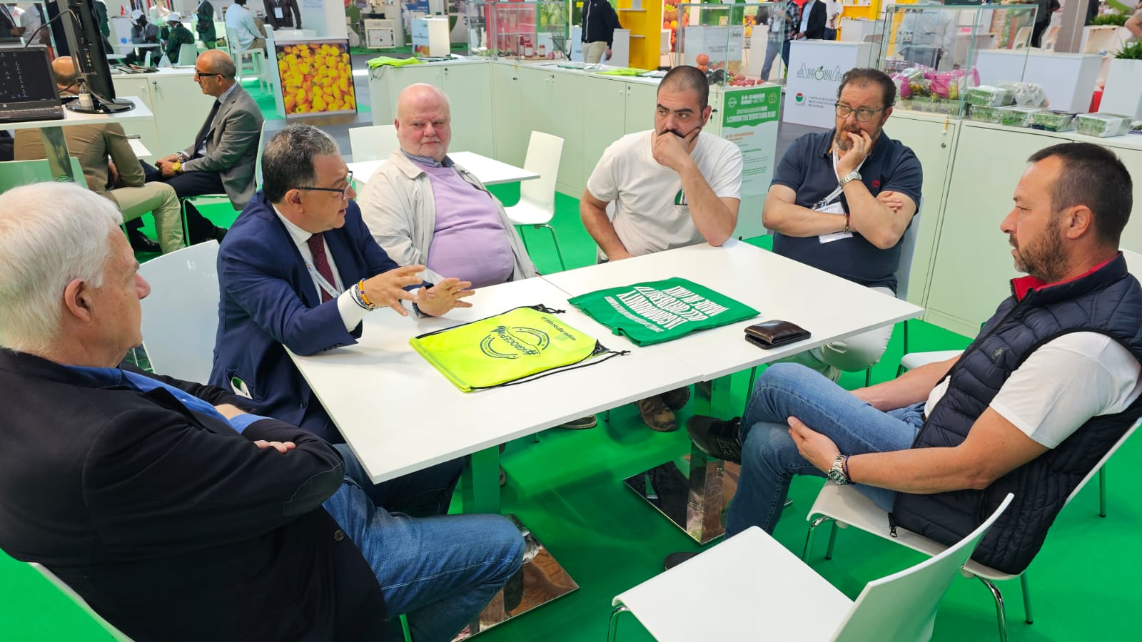 Agrocepi all'avanguardia nell'agricoltura al Macfrut di Rimini: promuove valori e ricette sostenibili per il settore ortofrutticolo.