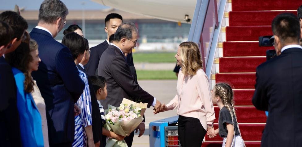 Meloni annuncia un piano triennale di azione per rafforzare la cooperazione tra Italia e Cina nel ventesimo anniversario della partnership.