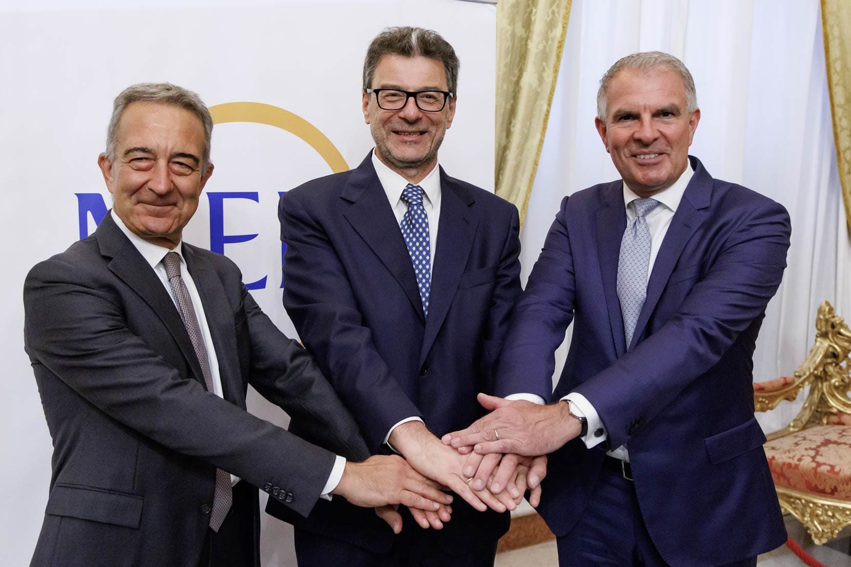 Da sinistra a destra, il presidente di ItaAirways Antonio Turicchi, il Ministro dell'Economia Giancarlo Giorgetti e e il CEO di Lufthansa Carsten Spohr