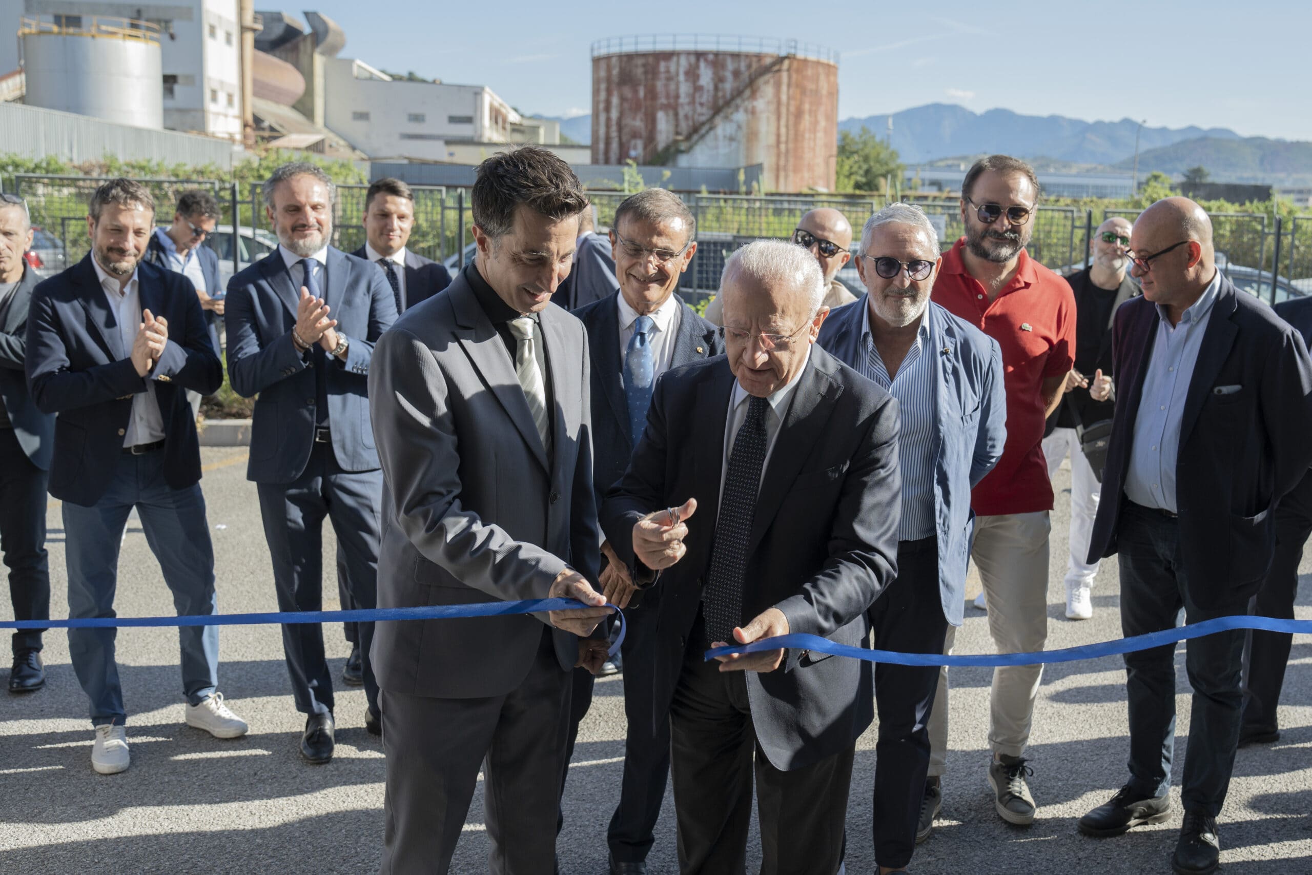 Itsvil inaugura la sua nuova sede a Salerno: 1000 mq dedicati a innovazione, welfare e giovani talenti alla presenza del presidente De Luca.