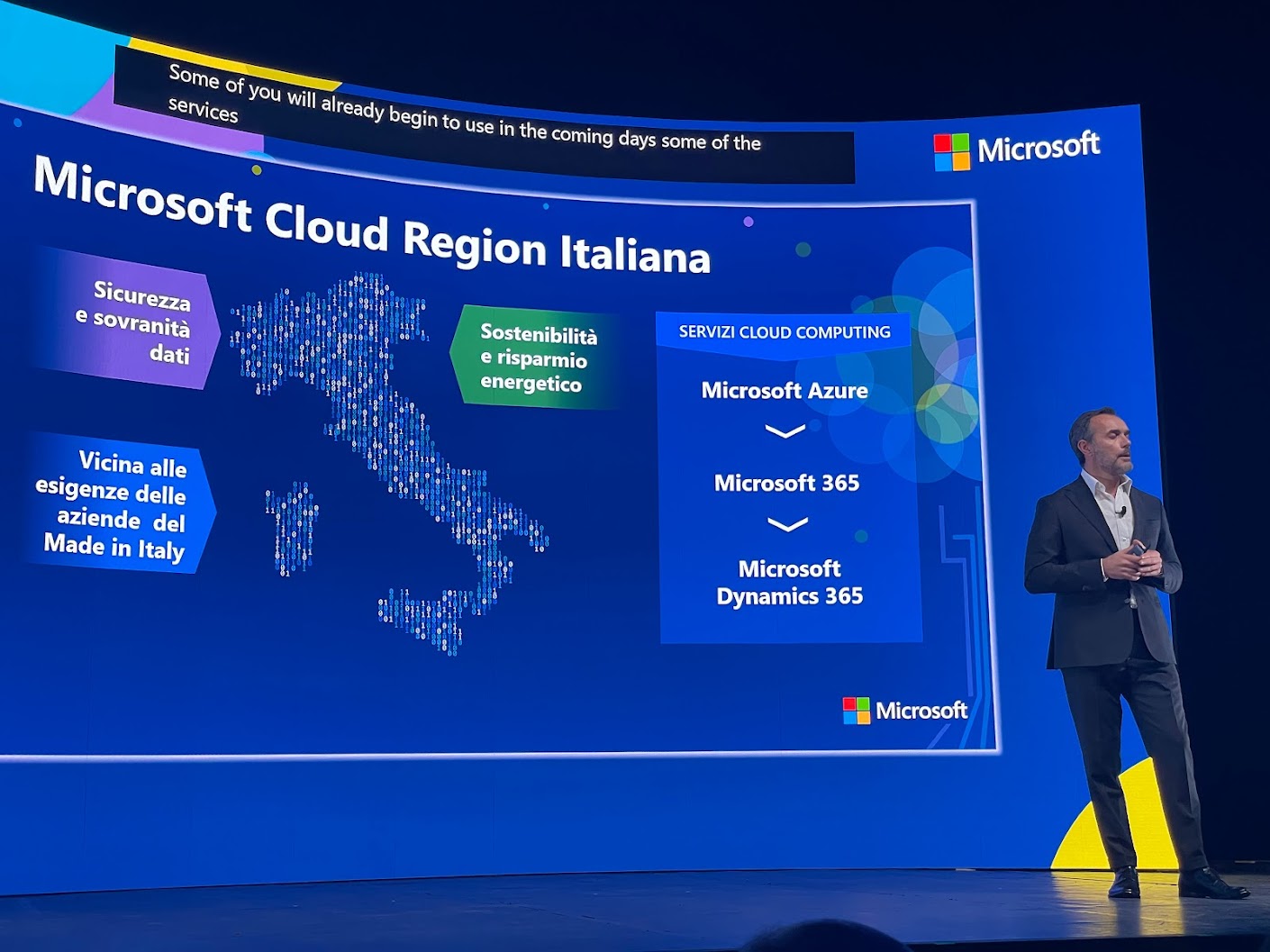 Microsoft investirà 4,3 miliardi per potenziare cloud e AI in Italia, migliorando le competenze digitali di un milione di persone.