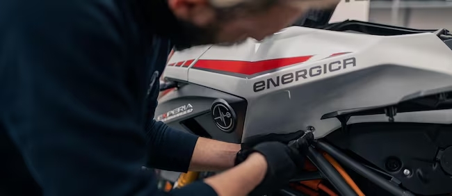 Energica Motor, pioniera delle moto elettriche, entra in liquidazione per insolvenza dopo la crisi del socio Ideanomics.