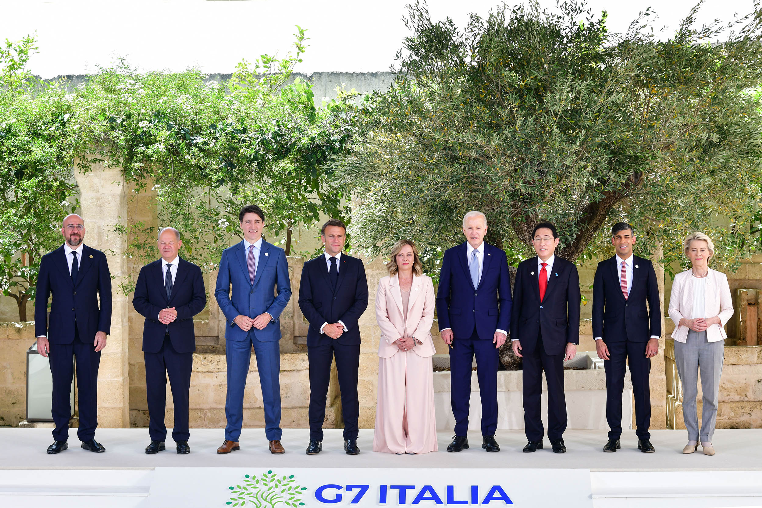 Il G7 affronta sfide globali promuovendo crescita sostenibile, cooperazione e innovazione nei Paesi in via di sviluppo.