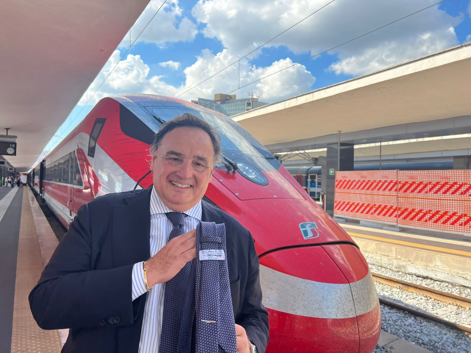 Frecciarossa collabora con Maison Cilento 1780 per accessori esclusivi in seta destinati ai partner prestigiosi.