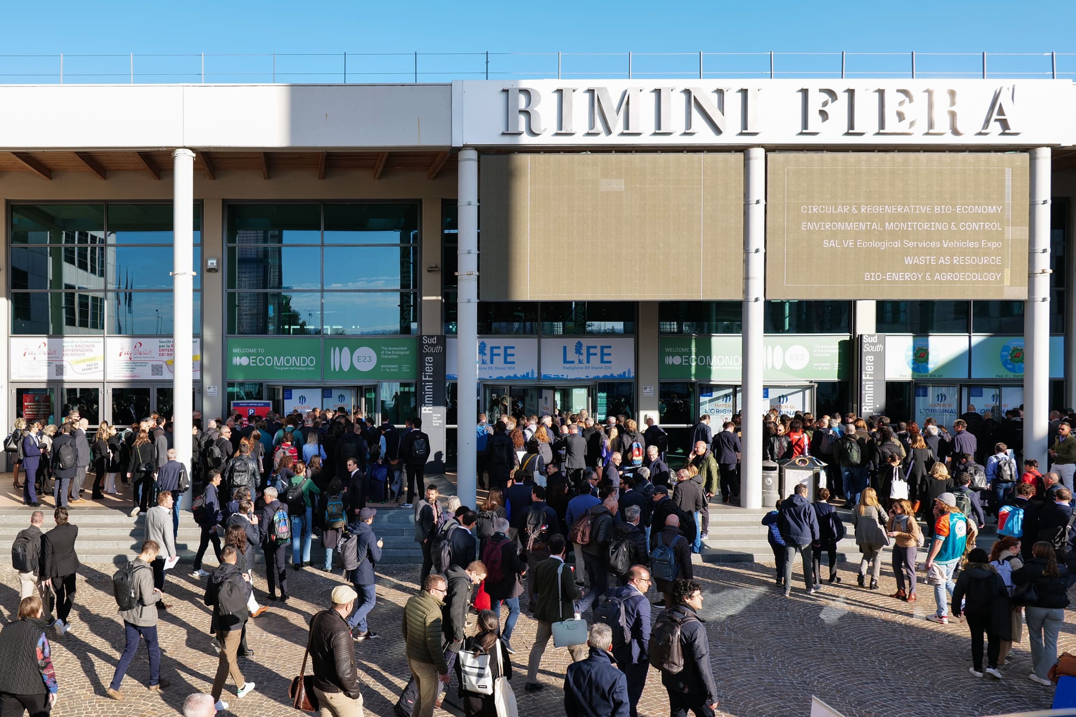 Ecomondo accoglie 1.600 brand e oltre 200 eventi a Rimini, affermandosi come hub internazionale per la green economy.