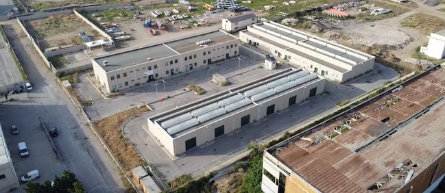 L'incubatore di imprese di Termini Imerese rischia di chiudere per un debito di 11 anni fa, mettendo a rischio investimenti e posti di lavoro.