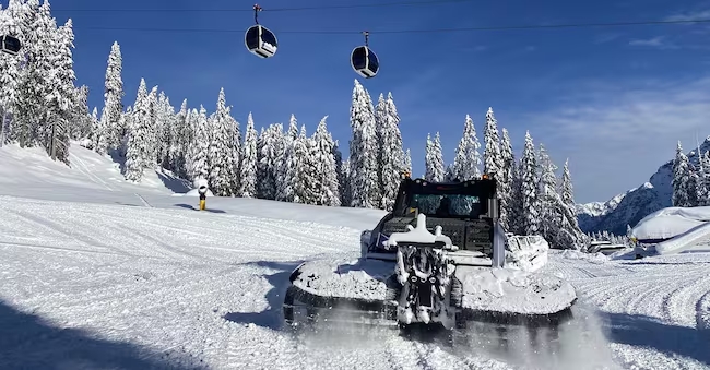 Capodanno verso il tutto esaurito nelle località alpine italiane, con un aumento significativo dei turisti internazionali.