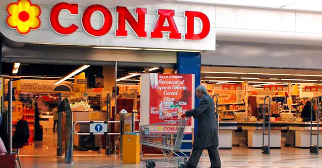 Conad cresce nel 2024 con 21,1 miliardi di fatturato. Focus su salute, discount e omnicanalità per sfide future.