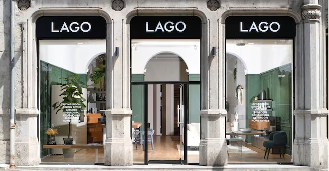 Lago Design cresce a doppia cifra, inaugura nuovi store internazionali e punta su sostenibilità e settore contract.